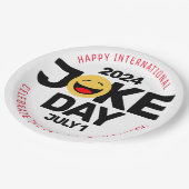 Internationaler Joke Day Laughing Face Pappteller (Schrägansicht)