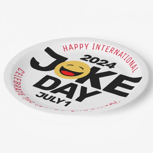 Internationaler Joke Day Laughing Face Pappteller (Schrägansicht)