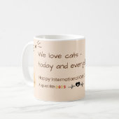 Internationaler Tag der Katze 2025 - Niedliche Kat Kaffeetasse (Vorderseite Links)