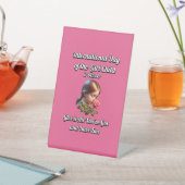 Internationaler Tag des Mädchens. Spaß haben Sockelschild (In SItu)