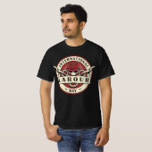 internationales Arbeitstagsemblem T-Shirt (Vorne ganz)