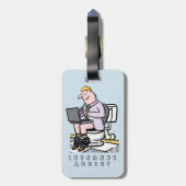 Internet Addict. Auf der Toilette. Gepäckanhänger (Rückseite vertikal)