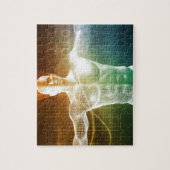 Internet-Hintergrund mit binärem Code und Puzzle (Vertikal)