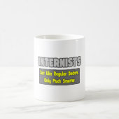 Internisten... klüger kaffeetasse (Mittel)