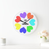 Interracial Love Rainbow Hearts Wall Clock Große Wanduhr (Zuhause)