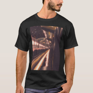 Interstellar Express, eine futuristische Zugreise T-Shirt