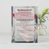 Intimate Close-Up Red Rose Engagement & Wedding Einladung (Stehend Vorderseite)