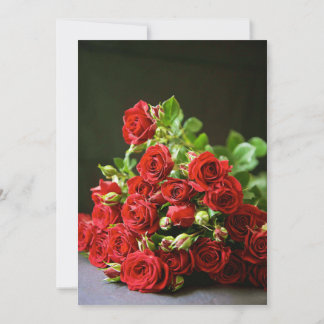 Intime Nahaufnahme Rote Rose Hand Held Engagement Einladung