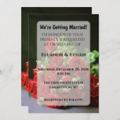 Intime Nahaufnahme Rote Rose Hand Held Engagement  Einladung (Vorne/Hinten)