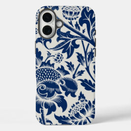 Intricate blue floral pattern on light background iPhone 16 plus hülle