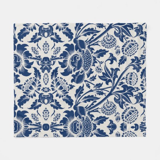 Intricate blue floral pattern on light background fleecedecke (Vorderseite (Horizontal))