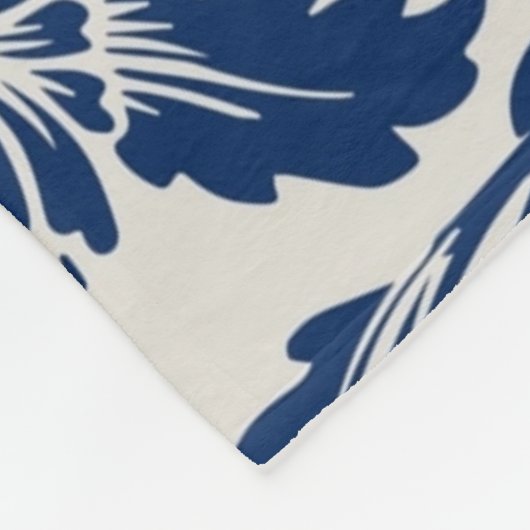 Intricate blue floral pattern on light background fleecedecke (Ecke)