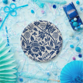 Intricate blue floral pattern on light background pappteller (Party)