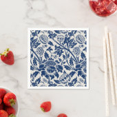 Intricate blue floral pattern on light background serviette (Beispiel)
