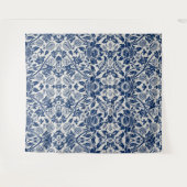 Intricate blue floral pattern on light background wandteppich (Vorderseite (Horizontal))