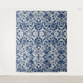 Intricate blue floral pattern on light background wandteppich (Vorderseite)