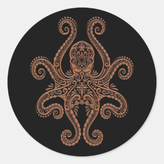 Intricate Brown Octopus auf Schwarz Runder Aufkleber