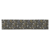 Intricate floral pattern with gold and white  kurzer tischläufer (Horizontal)
