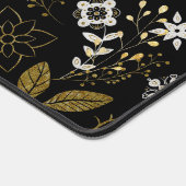 Intricate floral pattern with gold and white schreibtischunterlage (Ecke)