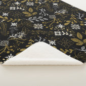 Intricate floral pattern with gold and white  sherpadecke (3/4)