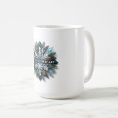 Intricate Frozen Evergreen T-Shirt Kaffeetasse (VorderseiteRechts)