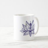 Intricate Lotus Blume Distressed Line Art Kaffeetasse (VorderseiteRechts)