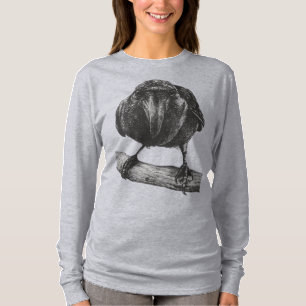 Intricate Raven Portrait auf Zweig T-Shirt