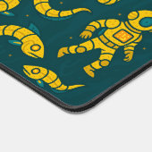 Intricate Steampunk Eel and Diver Underwater Scene Schreibtischunterlage (Ecke)