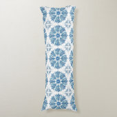 Intricentive Blue Snowflake Design Seitenschläferkissen (Vorderseite Vertikal)