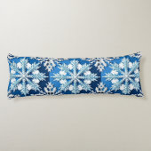 Intricentive Blue Snowflake Design Seitenschläferkissen (Rückseite)