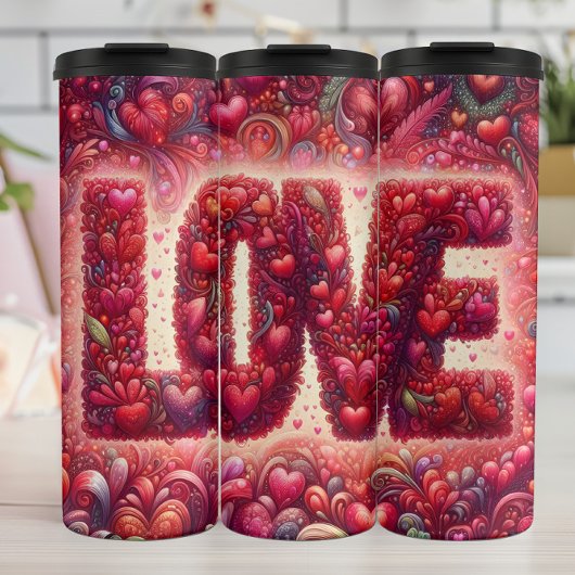 Intrigantes Herzpattern-Liebe-Typografie Thermosbecher