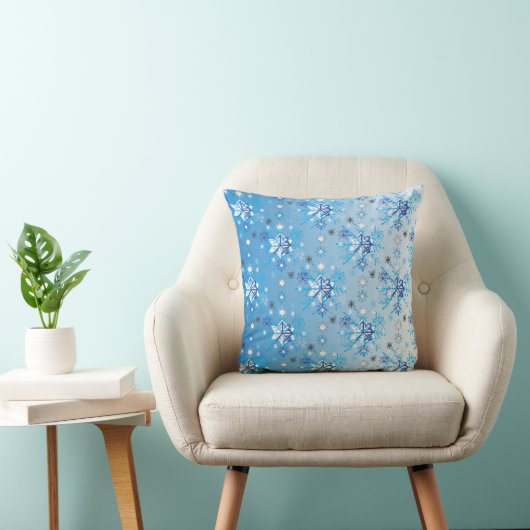 Intrikierte blaue und weiße Sterne und Schneeflock Kissen (Stuhl )
