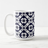 Intrikierte Motive im Schwarz-Weiß-Kontrast Kaffeetasse (Links)