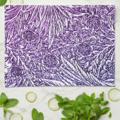 Intrikiertes Blumendesign in Lila Farben und Weiß Geschirrtuch (Gefaltet)