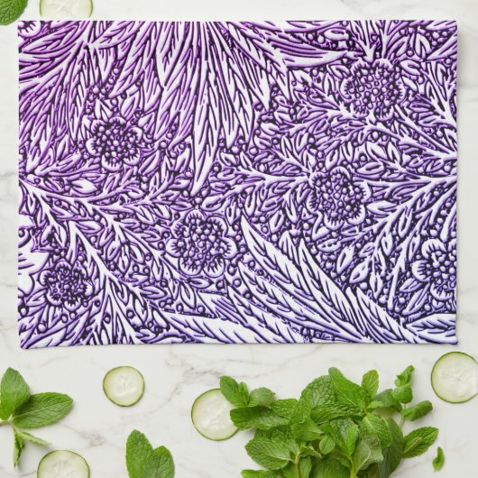 Intrikiertes Blumendesign in Lila Farben und Weiß Geschirrtuch (Gefaltet)