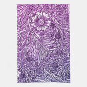 Intrikiertes Blumendesign in Lila Farben und Weiß Geschirrtuch (Vertikal)