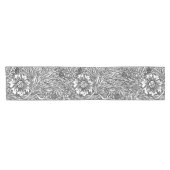 Intrikiertes Blumendesign in Schwarz und Weiß Kurzer Tischläufer (Horizontal)