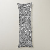 Intrikiertes Blumendesign in Schwarz und Weiß Seitenschläferkissen (Rückseite (Vertikal))