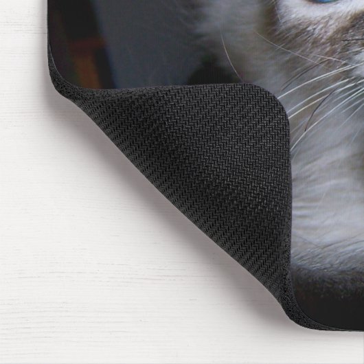 Introspektiver Denker-mit blauen Augen Kätzchen Mousepad (Ecke)