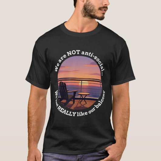 Introvert Couple "We Really Like Our Balcony" Tee (Vorderseite)