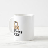 Introvert-Modus-Katzenbecher – Cozy-Minimalist-Kaf Kaffeetasse (Vorderseite Links)