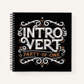Introvert (Party of One) Uni-regiertes Sq-Notebook Notizblock (Vorderseite)