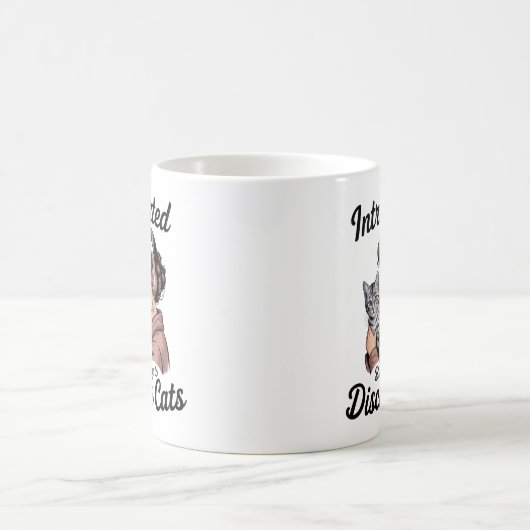 "Introverted But Willing to Discuss Cats" Funny Kaffeetasse (Mittel)