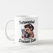 "Introvertiert, aber bereit, über Katzen zu diskut Kaffeetasse (Links)