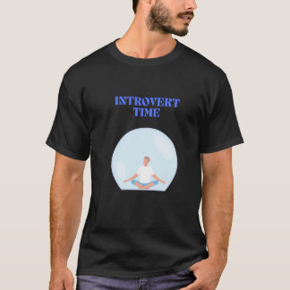 Introvertierte Zeit Ruhige Meditationsillustration T-Shirt