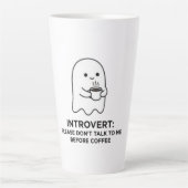 Introvertierter Geist spricht nicht vor dem Kaffee Milchtasse (Vorderseite)