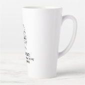 Introvertierter Geist spricht nicht vor dem Kaffee Milchtasse (Rechts)