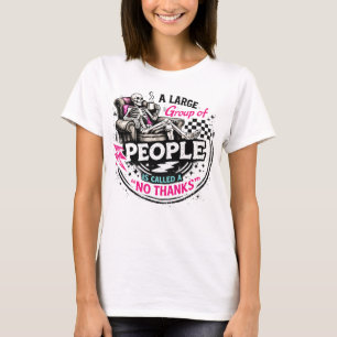 Introvertiertes Skelett, das sich mit Kaffee entsp T-Shirt
