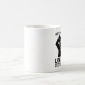 Introverts vereinigen separat in Ihrer Kaffeetasse (Mittel)