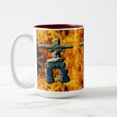 Inukshuk-Indianersteine Zweifarbige Tasse (Links)